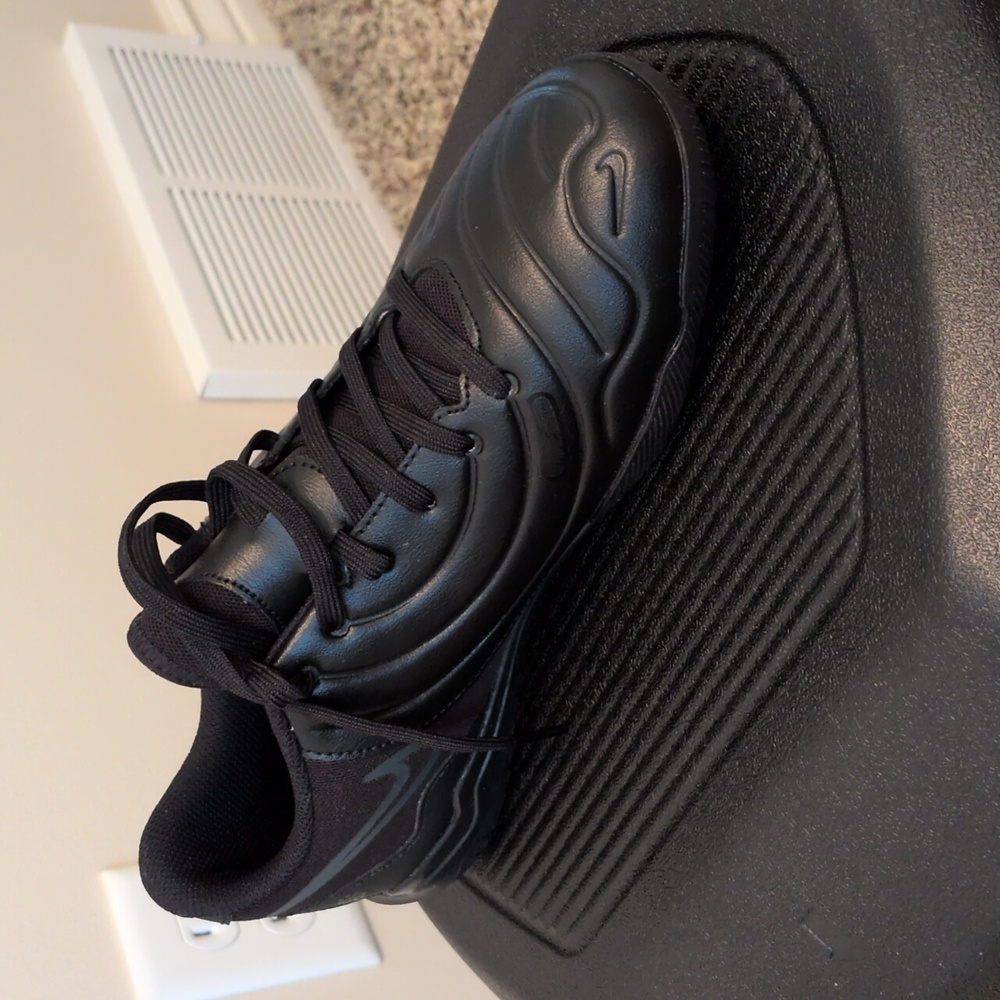 Nike Legend 10 Club IC Shoes - Picture 3 of 7
